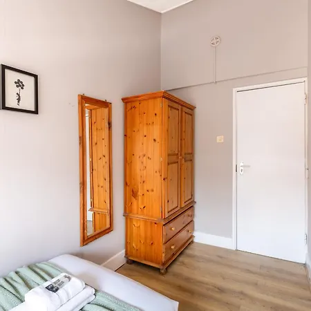 Magnificent 3Br Apt With Balcony London Exterior photo