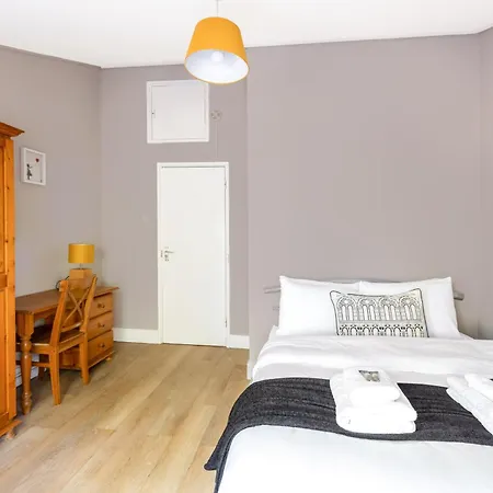 Magnificent 3Br Apt With Balcony London Exterior photo