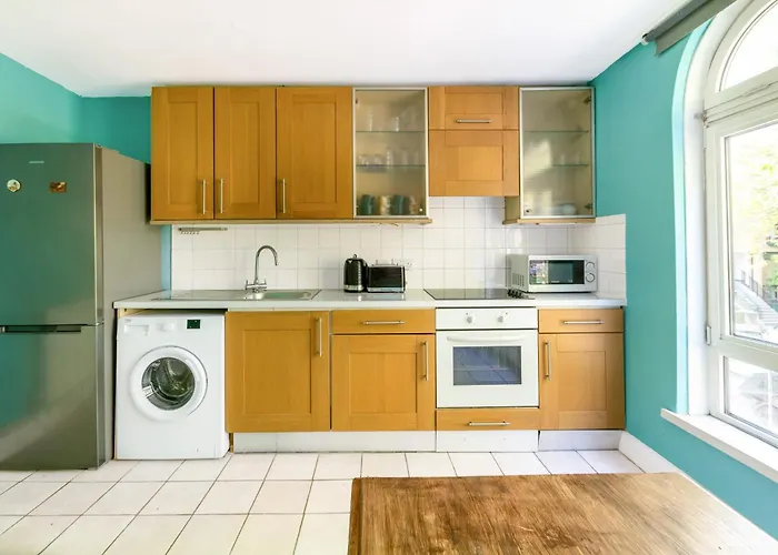 Magnificent 3Br Apt With Balcony