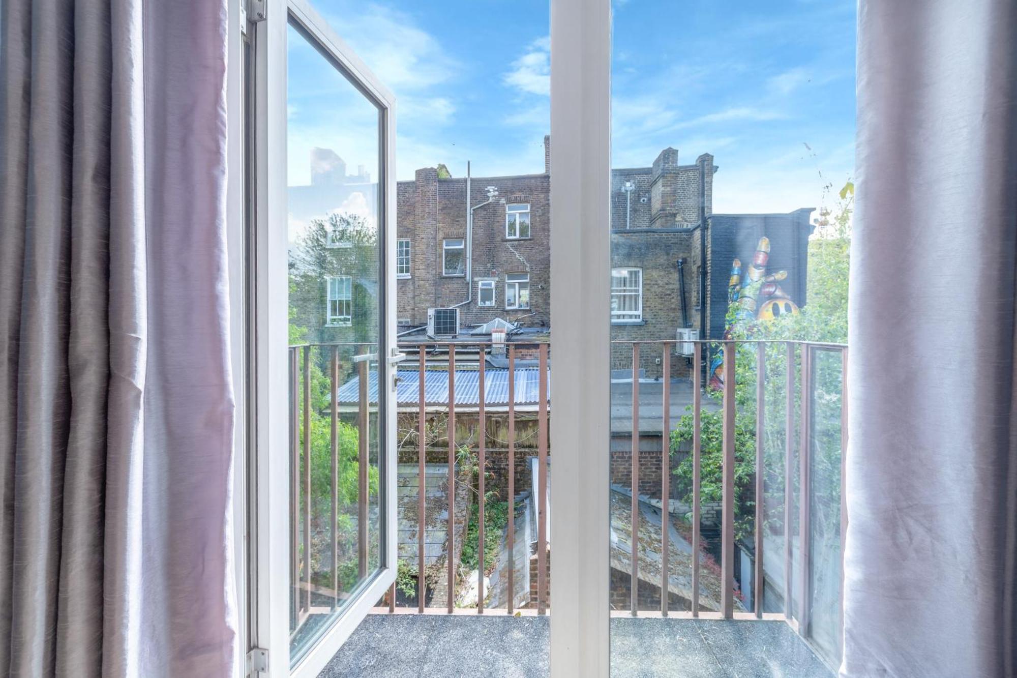 Apartment Magnificent 3br With Balcony